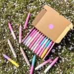 Ilgų dekoratyvinių cilindrinių žvakių rinkinys - Vyšnių žiedai ir sakuros (10 vnt.) - Image 3