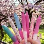 Ilgų dekoratyvinių cilindrinių žvakių rinkinys - Vyšnių žiedai ir sakuros (10 vnt.) - Image 5